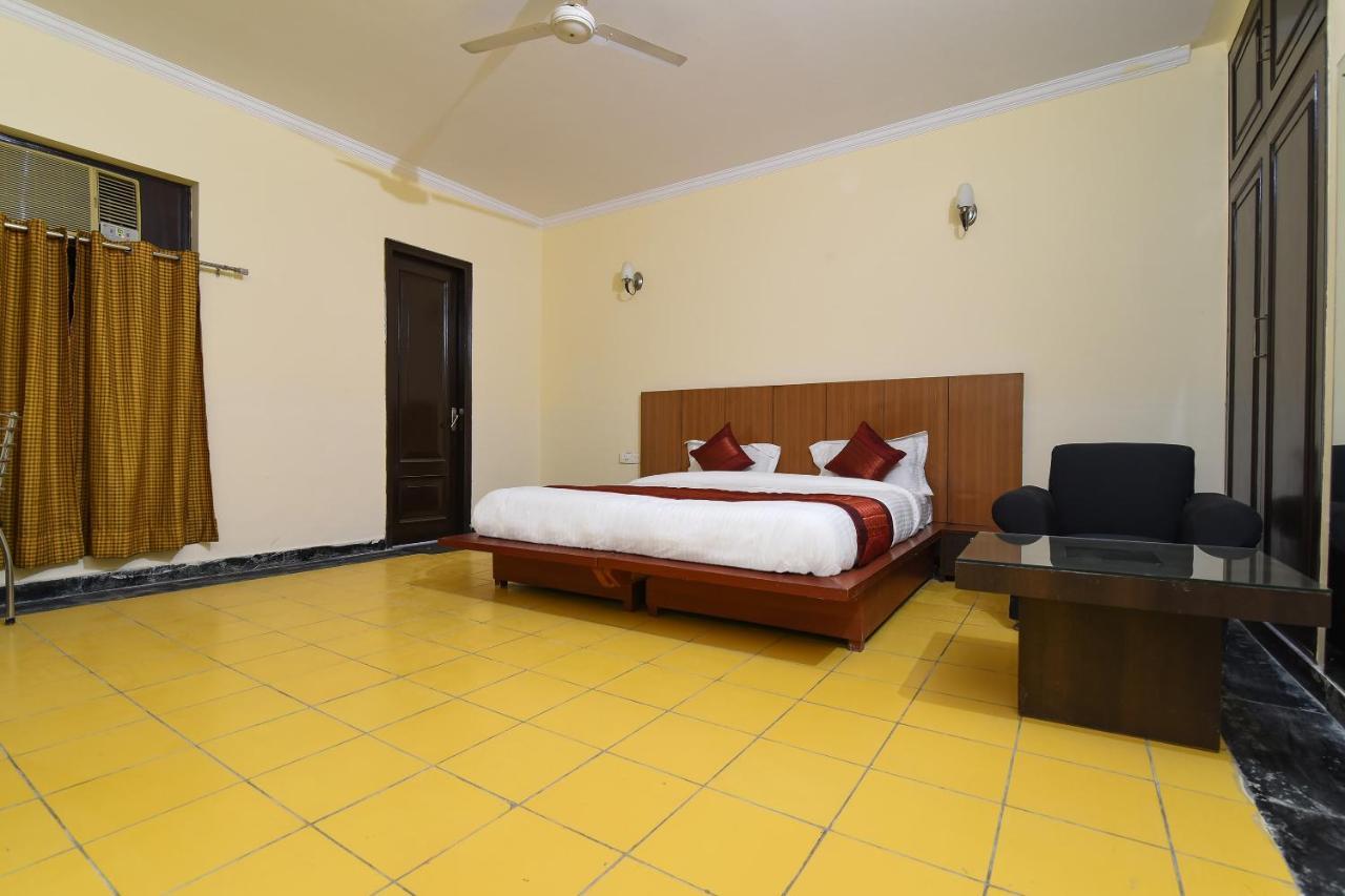 Oyo 15376 Purple Star Hotel 3*
