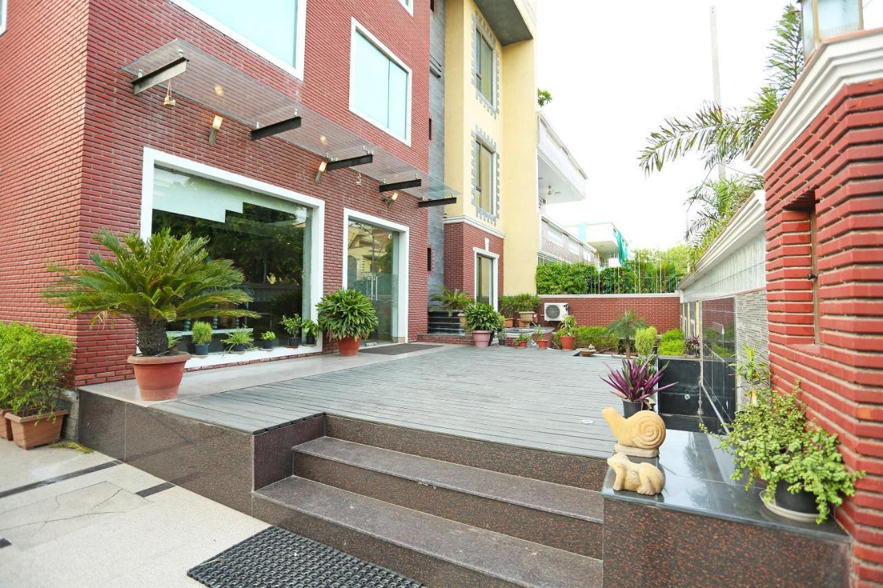 Oyo 386 Lotus Panache Hotel 3*