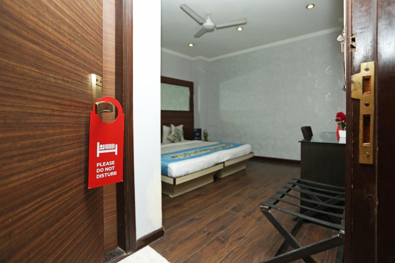 Oyo 386 Lotus Panache 3*