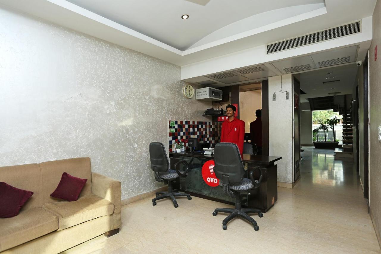 Oyo 386 Lotus Panache Hotel Gurgaon