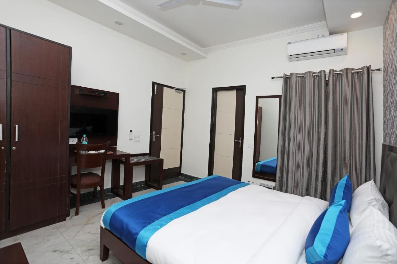 Hotel Capital O 11044 The Maaie 3*