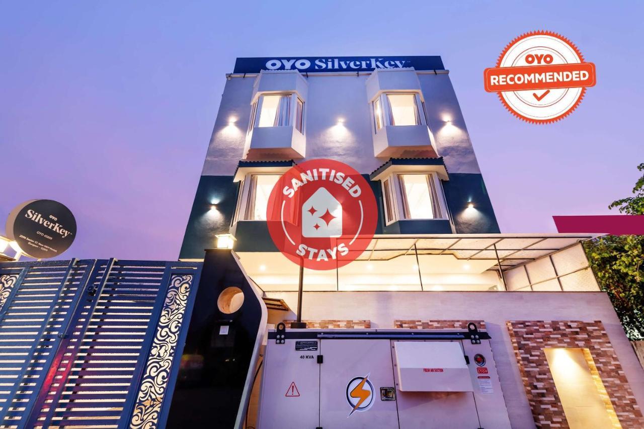 O Earth Near Bestech Central Square Mall Hotel 3*