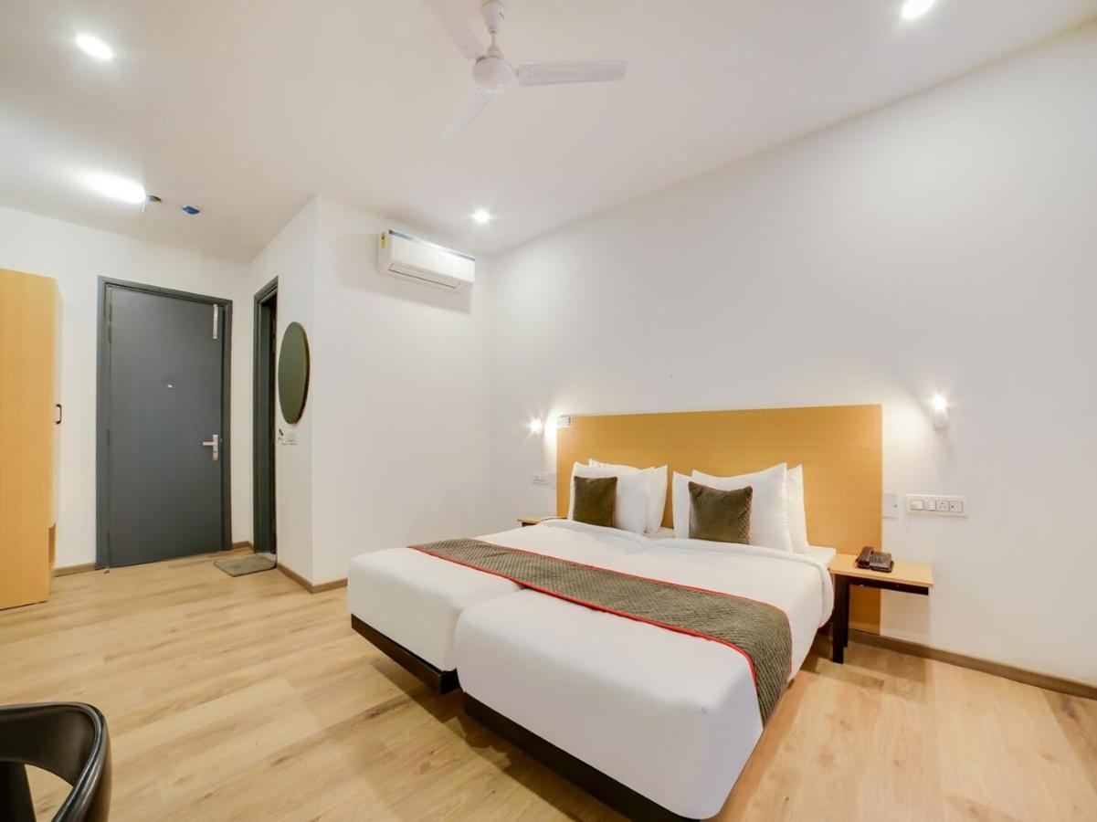Hotel Flora Residency