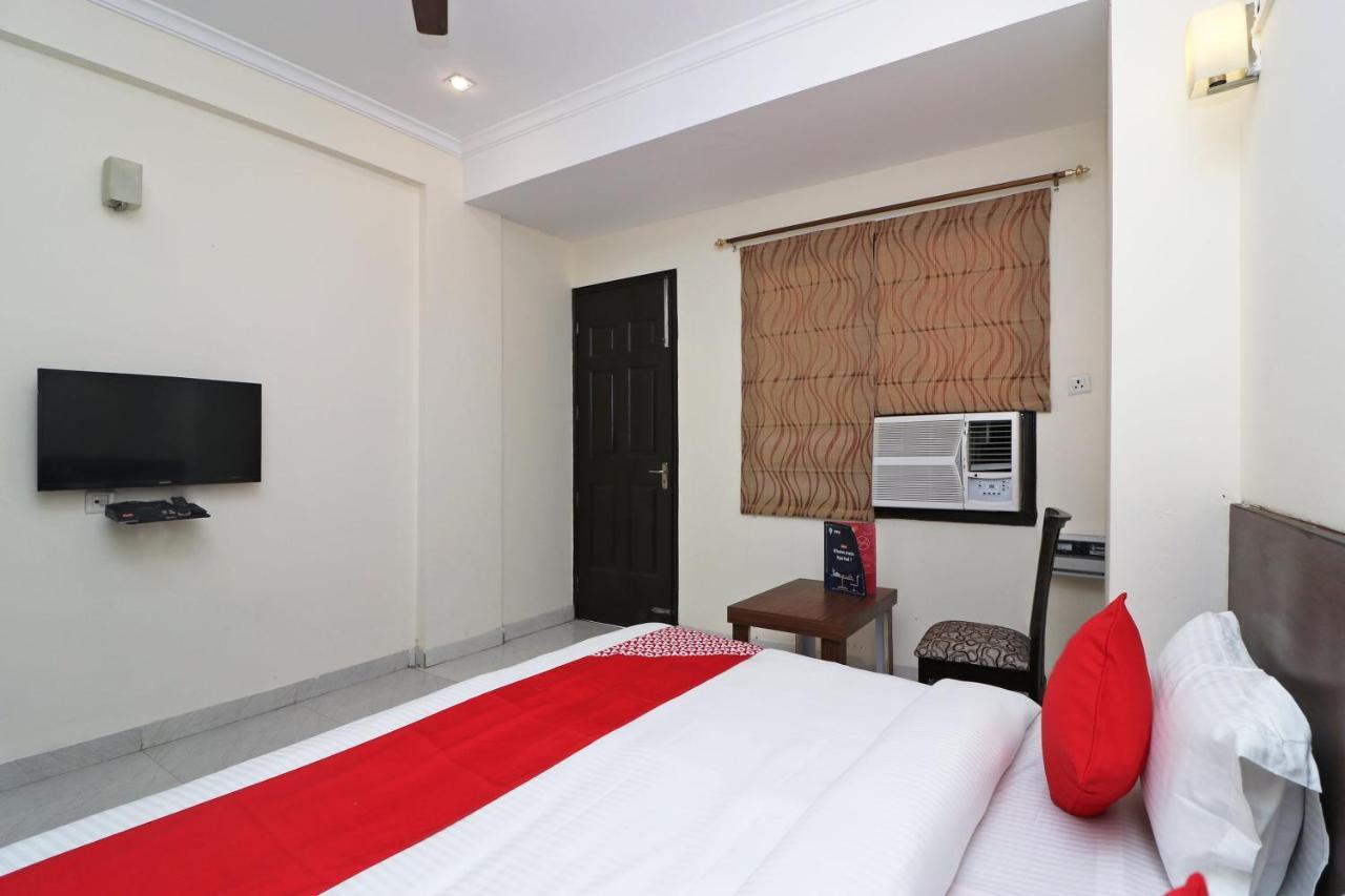 Oyo 15685 The Arjun World 3* Gurgaon