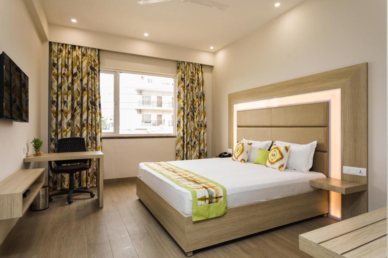 Hotel Silver Oak Near Medanta Medicity 3*