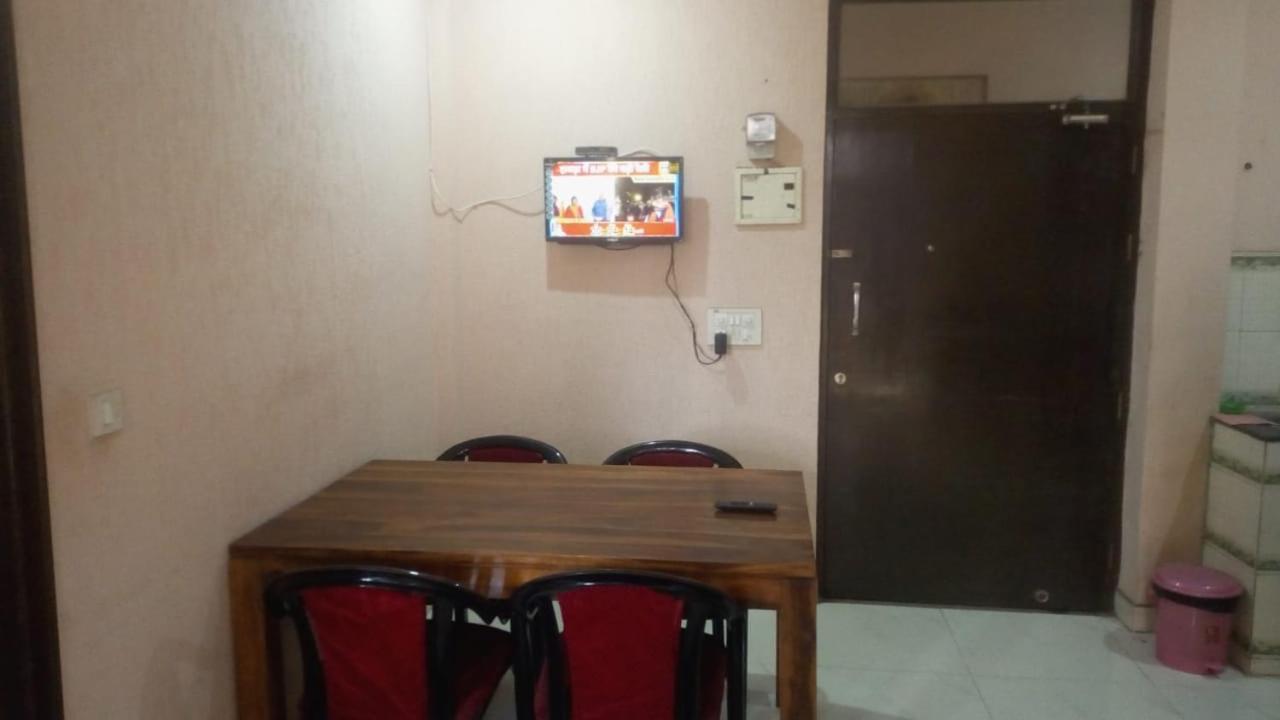 Mufis Homestay, Emerald Compound, New Palam Vihar-2 * Gurgaon