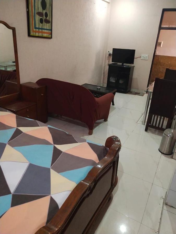 Apartment Mufis Homestay, Emerald Compound, New Palam Vihar-2 *