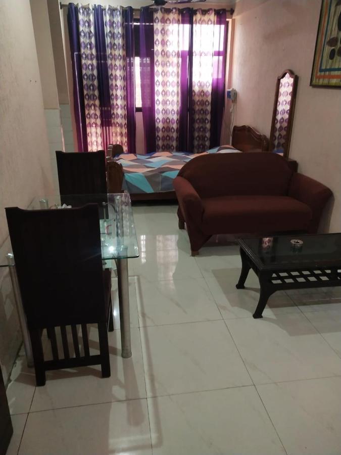 Mufis Homestay, Emerald Compound, New Palam Vihar-2 * Gurgaon