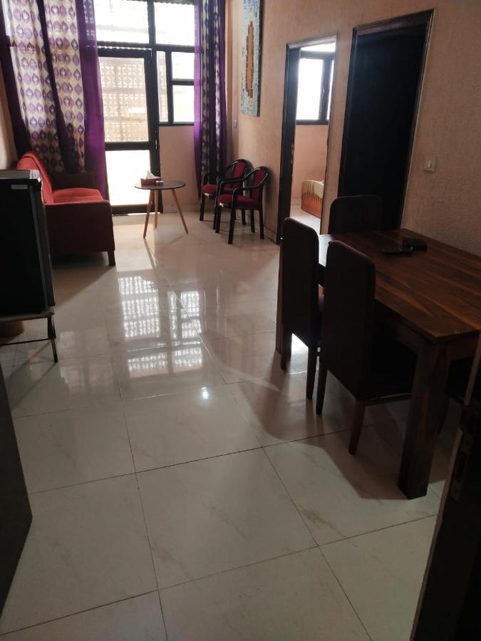 Mufis Homestay, Emerald Compound, New Palam Vihar-2 * Gurgaon