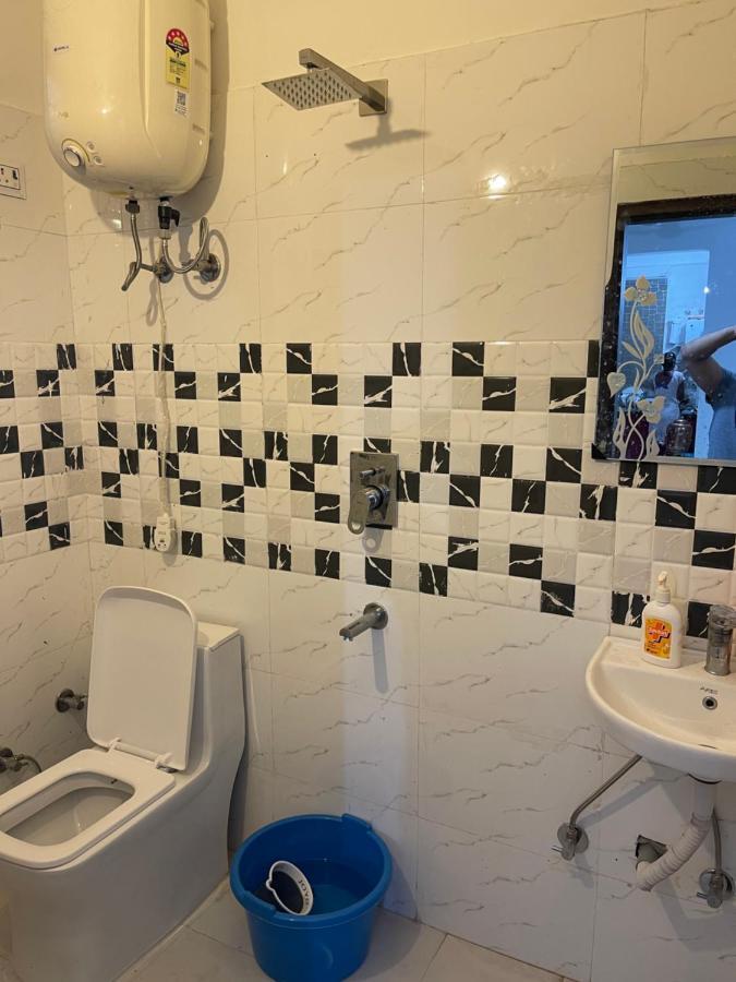 Vanshika Sector 69 Neelkanth Enclave Apartment *