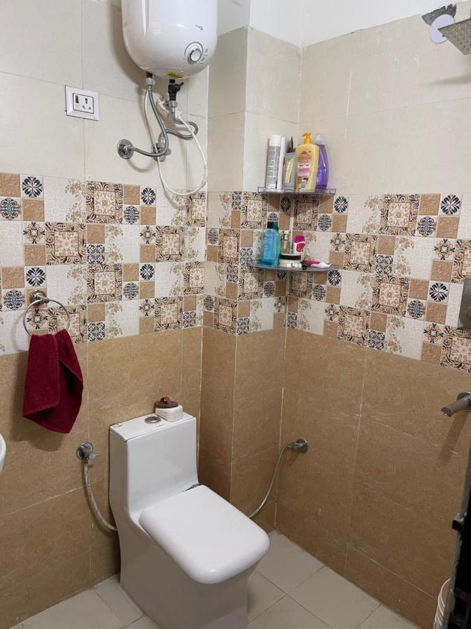 Vanshika Sector 69 Neelkanth Enclave Apartment *