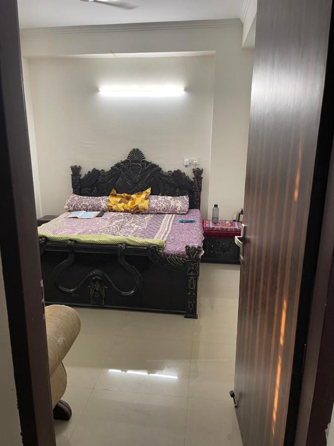 Vanshika Sector 69 Neelkanth Enclave *