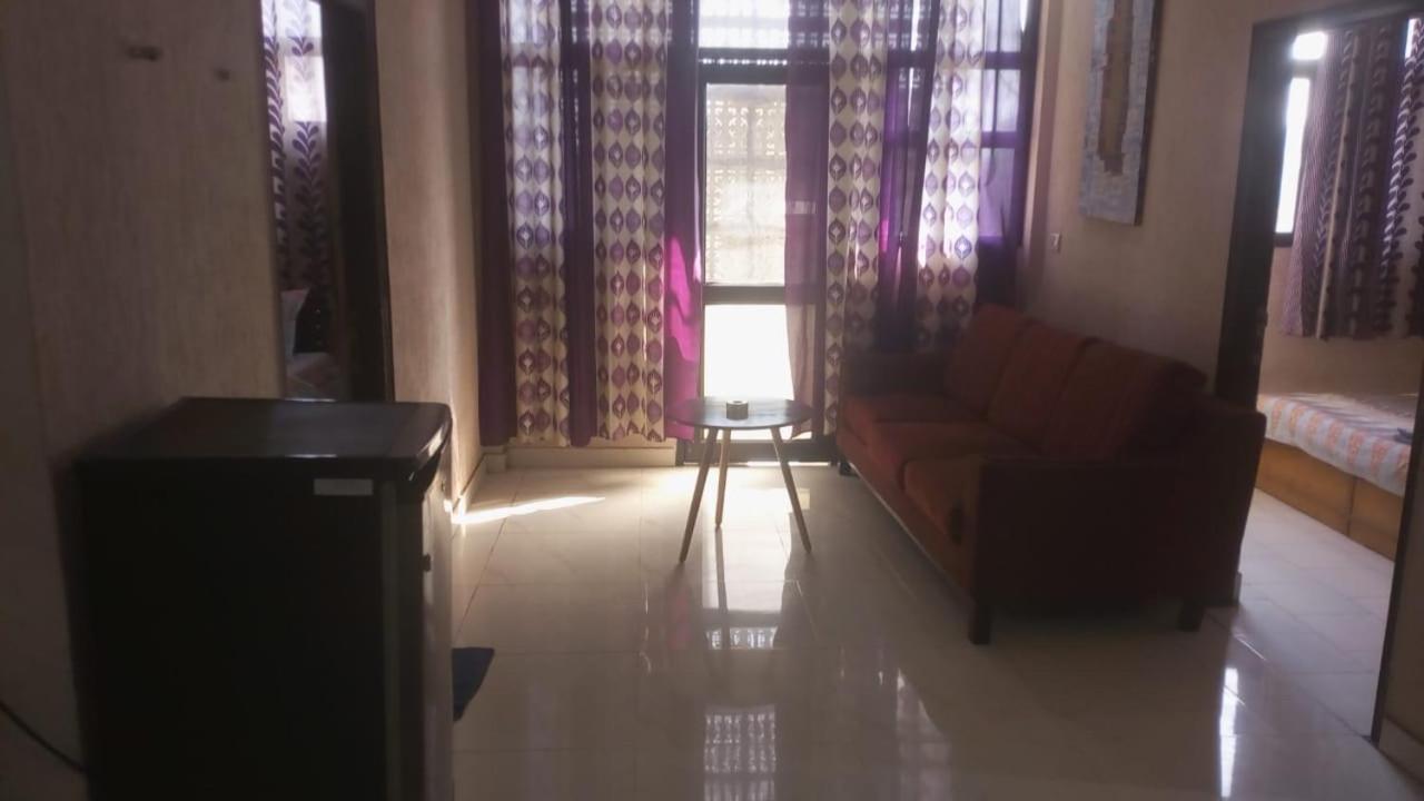 Mufis Homestay, Emerald Compound, New Palam Vihar-2 Apartment *
