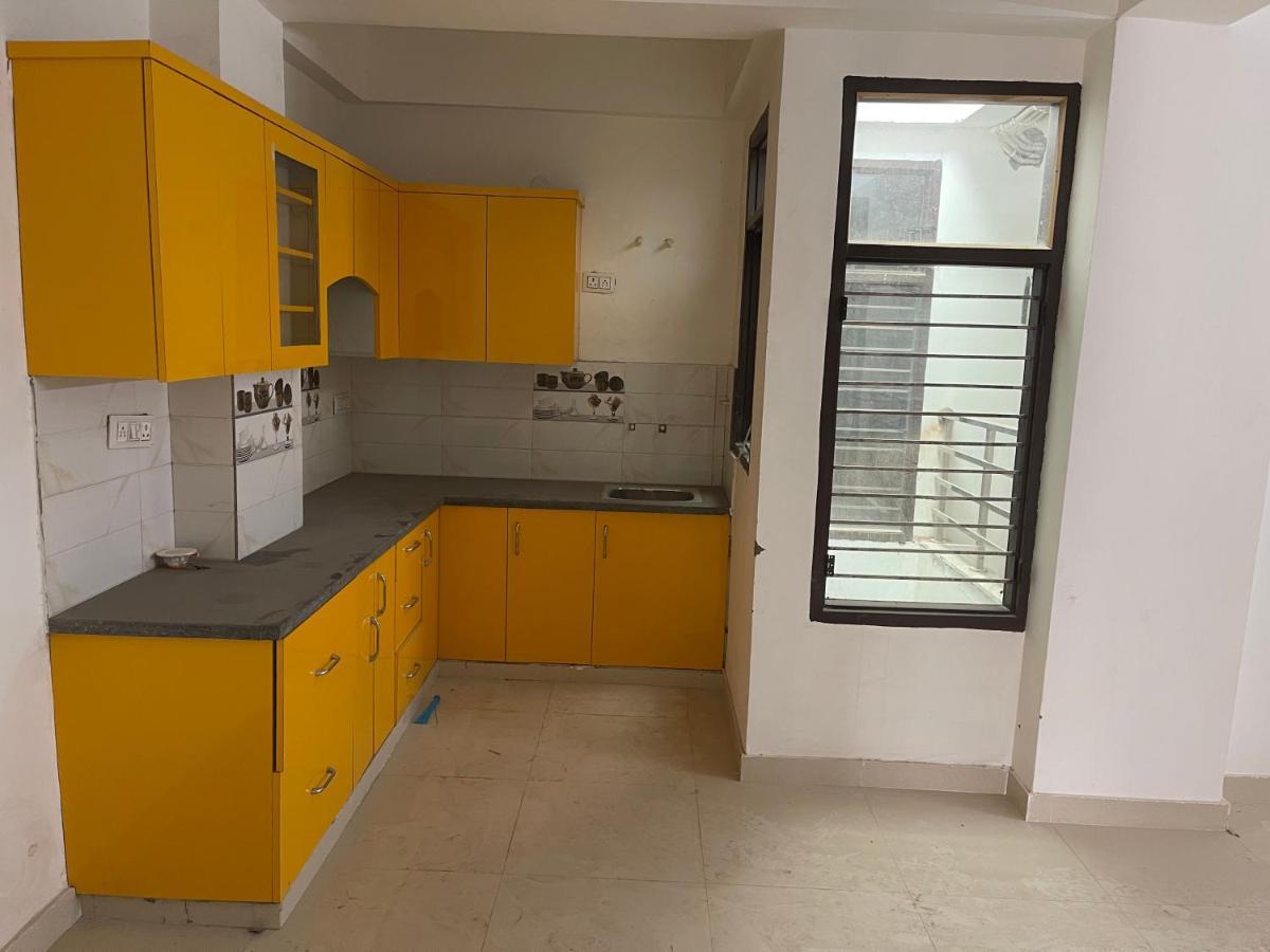 Vanshika Sector 69 Neelkanth Enclave *