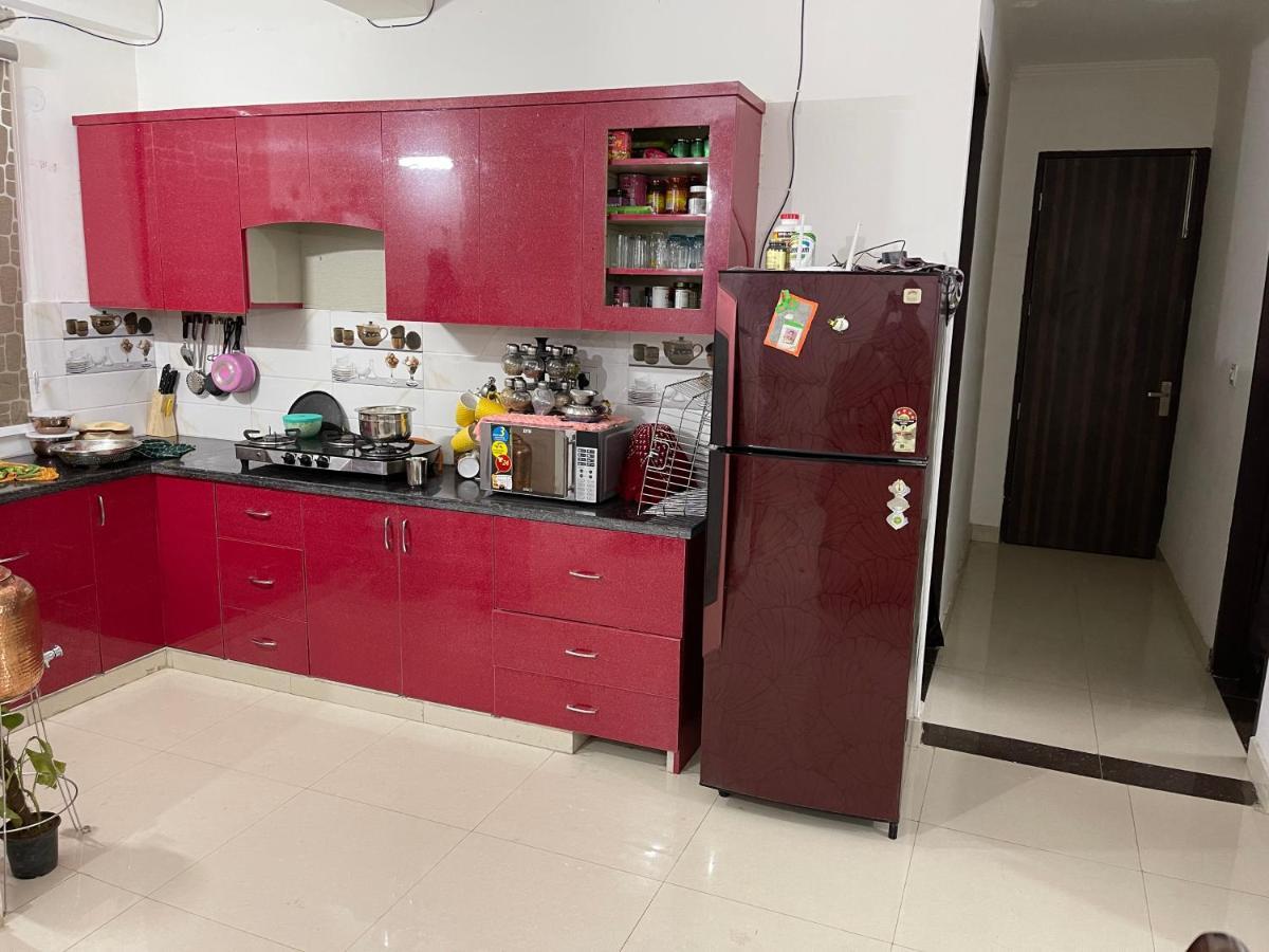Vanshika Sector 69 Neelkanth Enclave Apartment