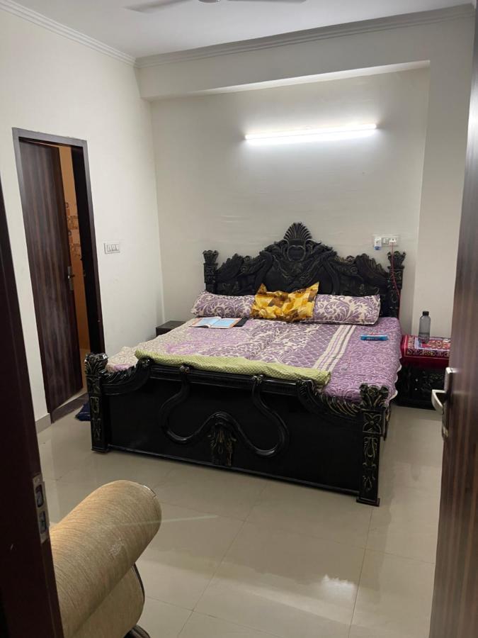 Vanshika Sector 69 Neelkanth Enclave Apartment *
