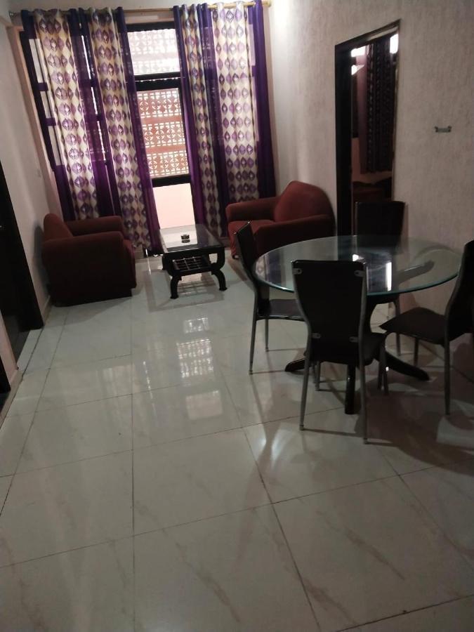 Apartment Mufis Homestay, Emerald Compound, New Palam Vihar-2 Gurgaon