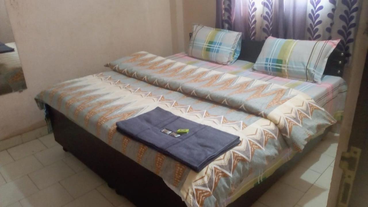 Mufis Homestay, Emerald Compound, New Palam Vihar-2 * Gurgaon