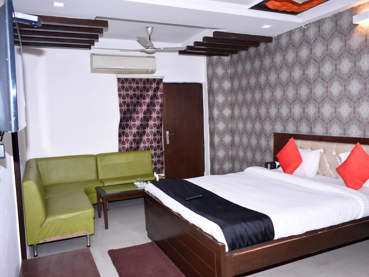 Flora Hotel 3*
