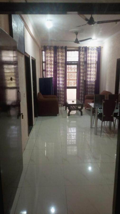 Mufis Homestay, Emerald Compound, New Palam Vihar-2 *
