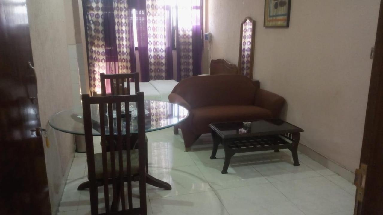 Mufis Homestay, Emerald Compound, New Palam Vihar-2 *