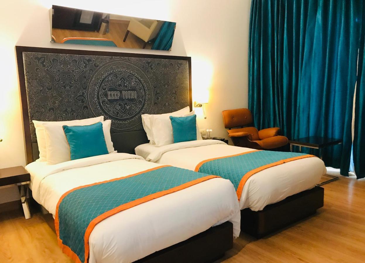 Hotel Golden Tulip Centre Gurgaon