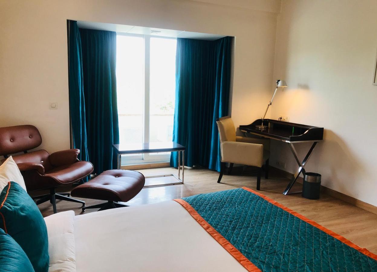Hotel Golden Tulip Centre Gurgaon