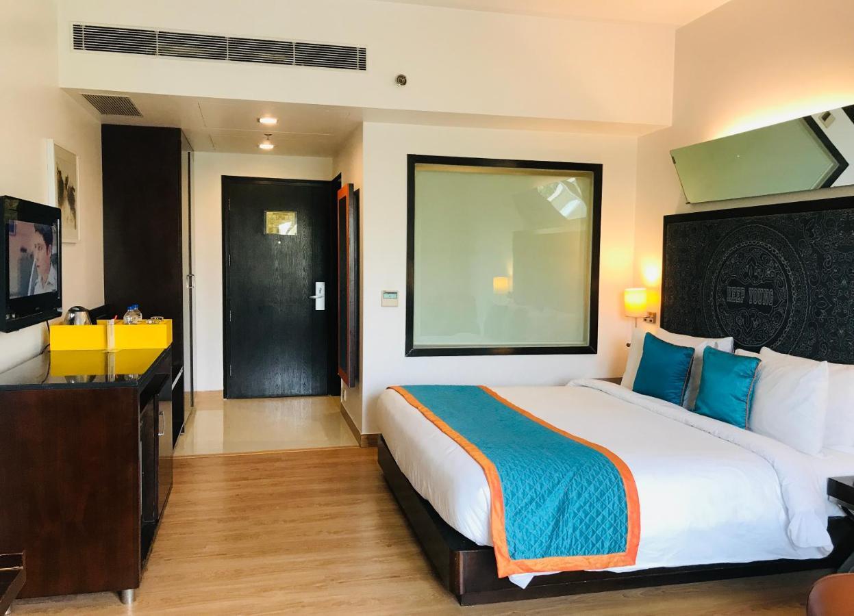 Golden Tulip Centre Hotel Gurgaon
