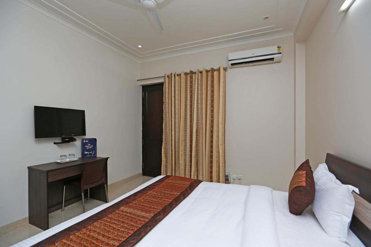 Hotel Oyo 11911 Go Gurgaon