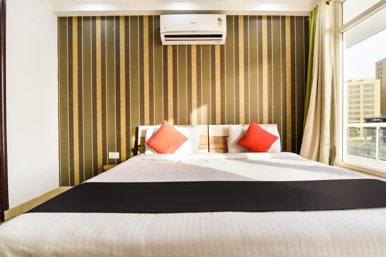 Capital O 30407 Hey Hotel 3*