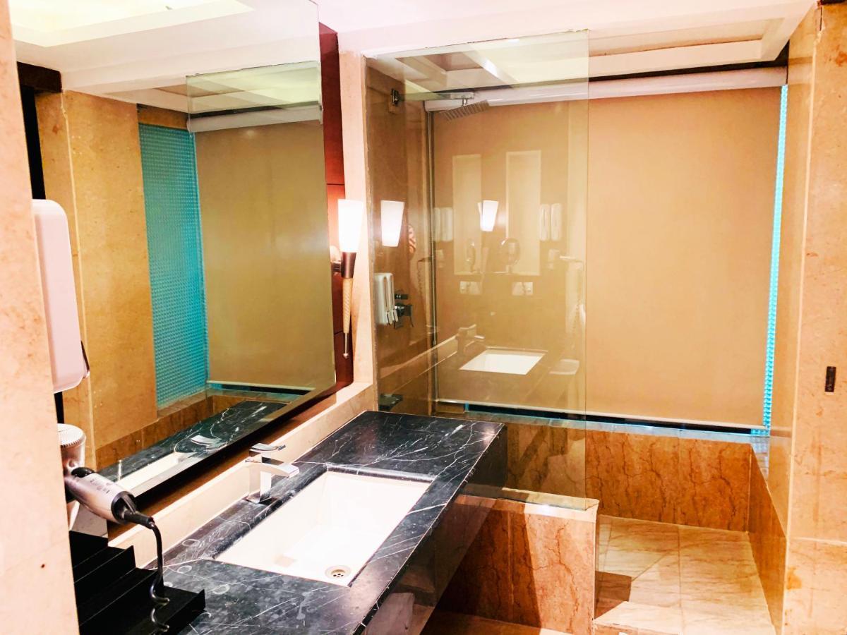 Hotel The Galgotias Gurugram 4*