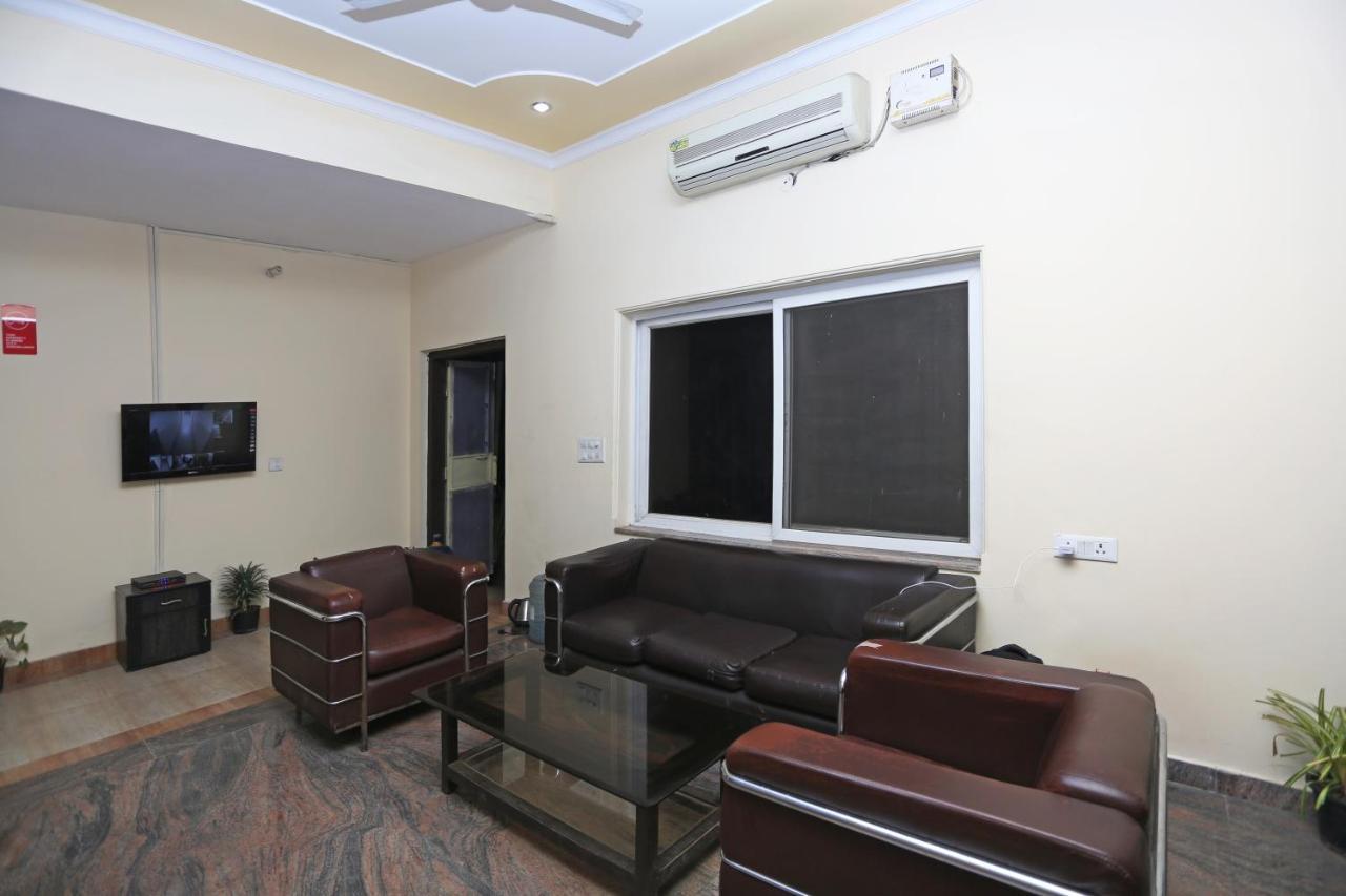 Oyo 8240 Maan Residency