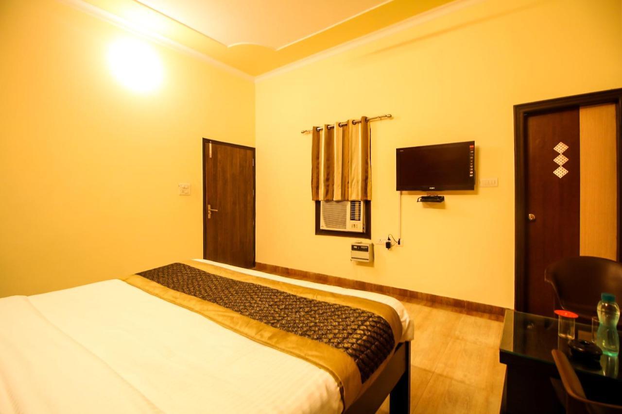 Hotel Oyo 8240 Maan Residency Gurgaon