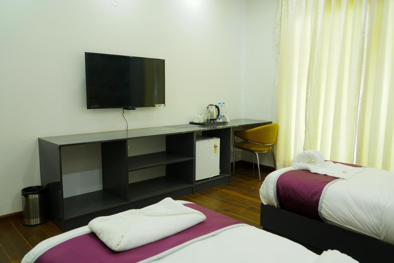 Lime Tree Pulkit Gurgaon-artemis Hospital, Nearest Metro Huda Centre Hotel Gurgaon