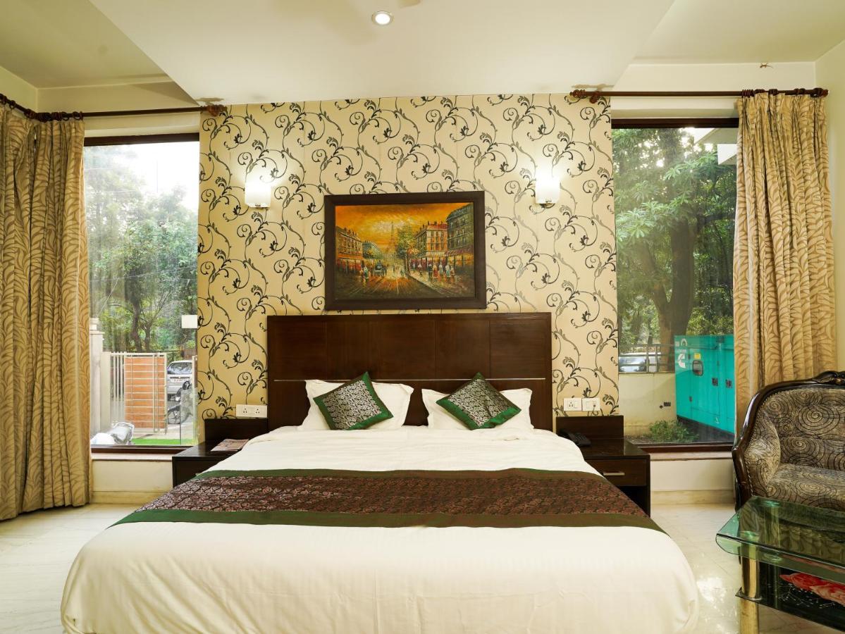 Lime Tree Sushant Lok Sector 29 Next To Iffco Chowk Metro 3*