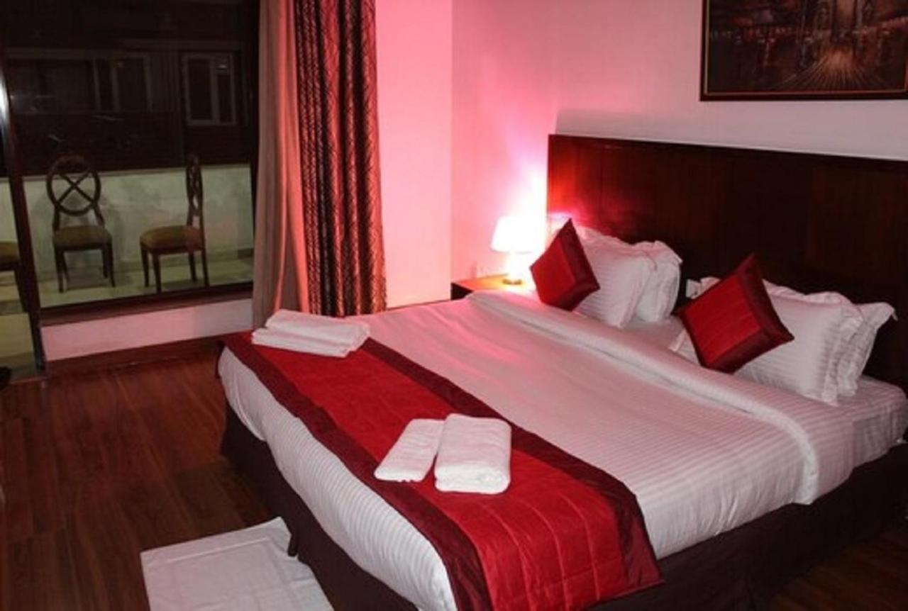 Lime Tree Sushant Lok Sector 29 Next To Iffco Chowk Metro Hotel 3*