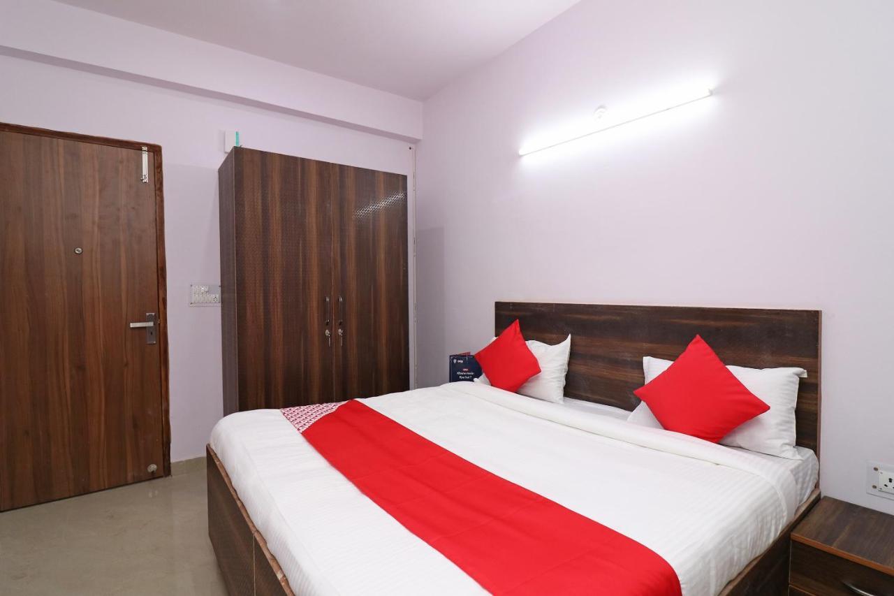 Oyo 24222 Vs Hotel