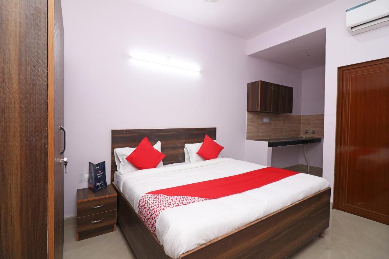 Oyo 24222 Vs Hotel 3*