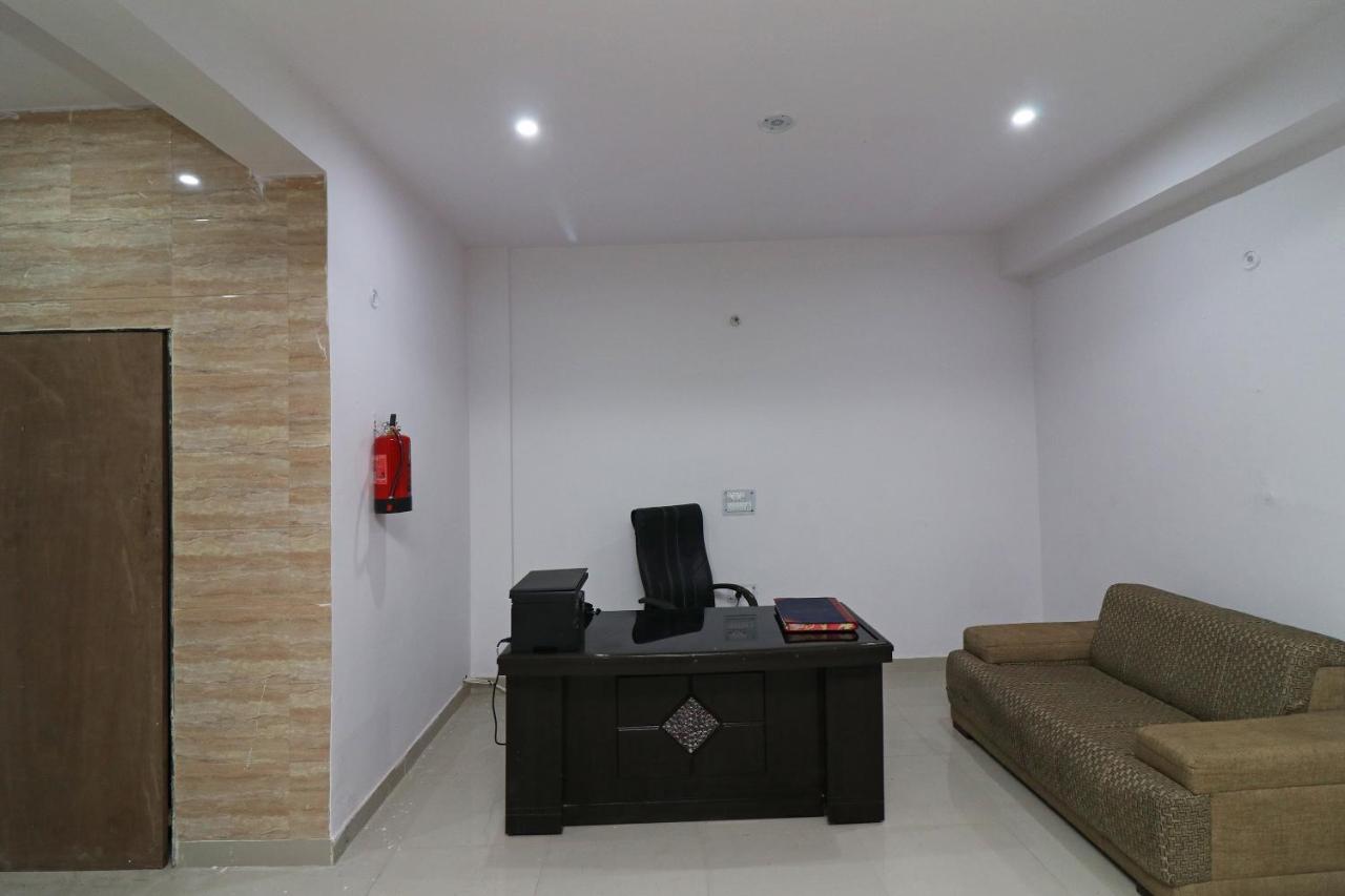 Oyo 24222 Vs Hotel