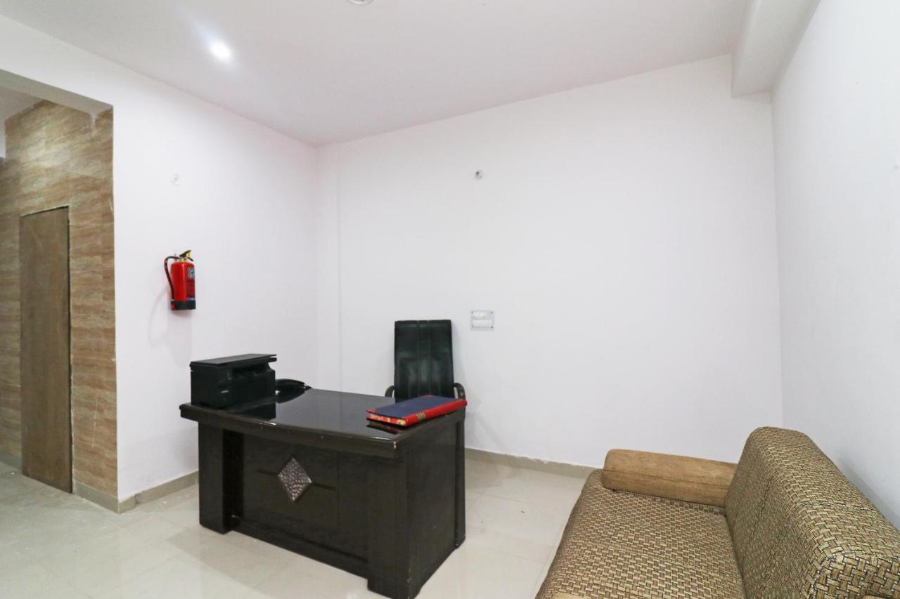 Oyo 24222 Vs 3* Gurgaon