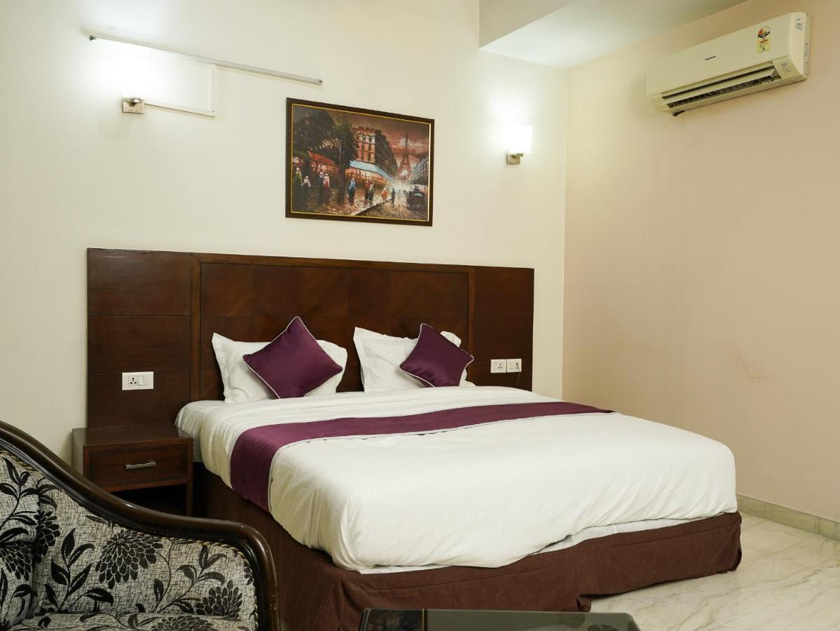 Lime Tree Sushant Lok Sector 29 Next To Iffco Chowk Metro Hotel 3*