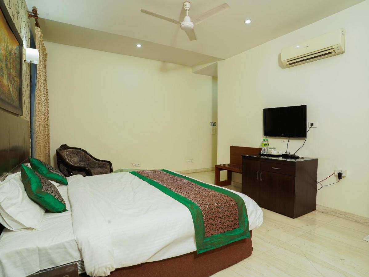 Lime Tree Sushant Lok Sector 29 Next To Iffco Chowk Metro 3* Gurgaon