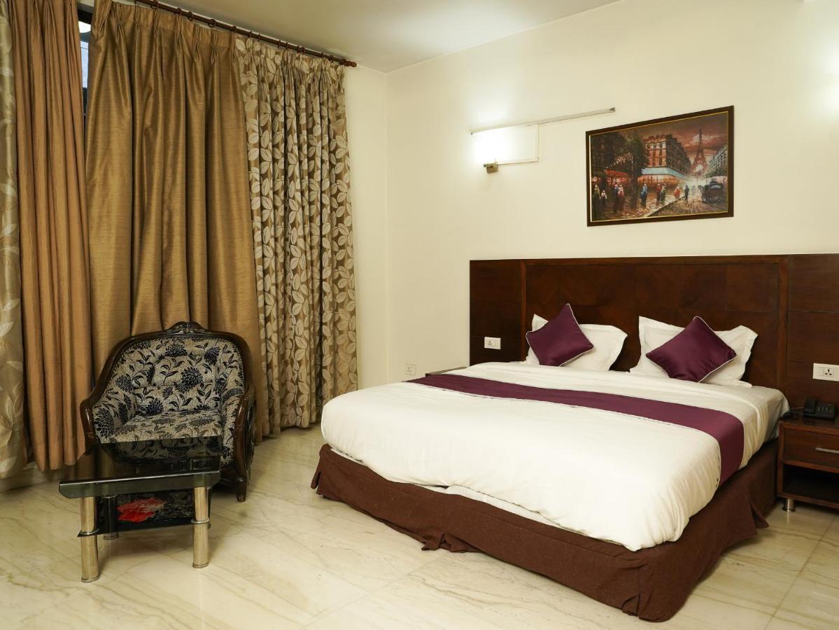 Lime Tree Sushant Lok Sector 29 Next To Iffco Chowk Metro Hotel Gurgaon