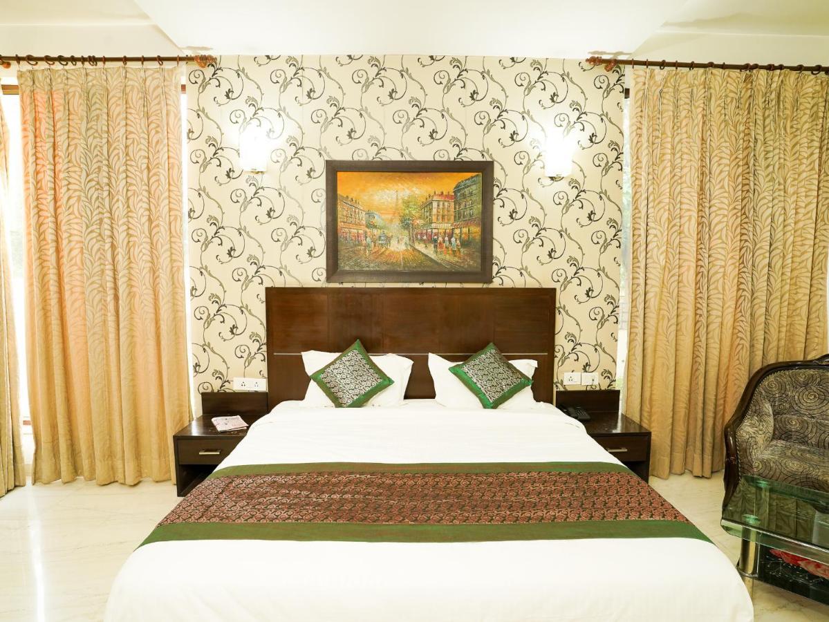 Hotel Lime Tree Sushant Lok Sector 29 Next To Iffco Chowk Metro Gurgaon