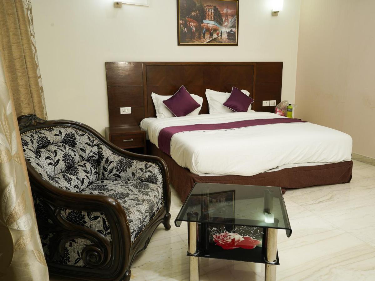 Lime Tree Sushant Lok Sector 29 Next To Iffco Chowk Metro Hotel 3*