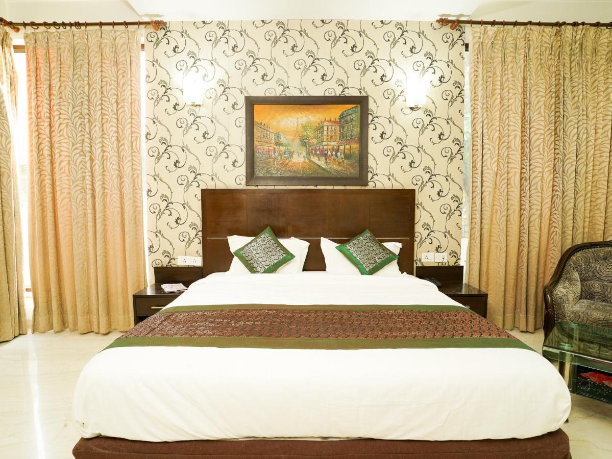 Lime Tree Sushant Lok Sector 29 Next To Iffco Chowk Metro Hotel