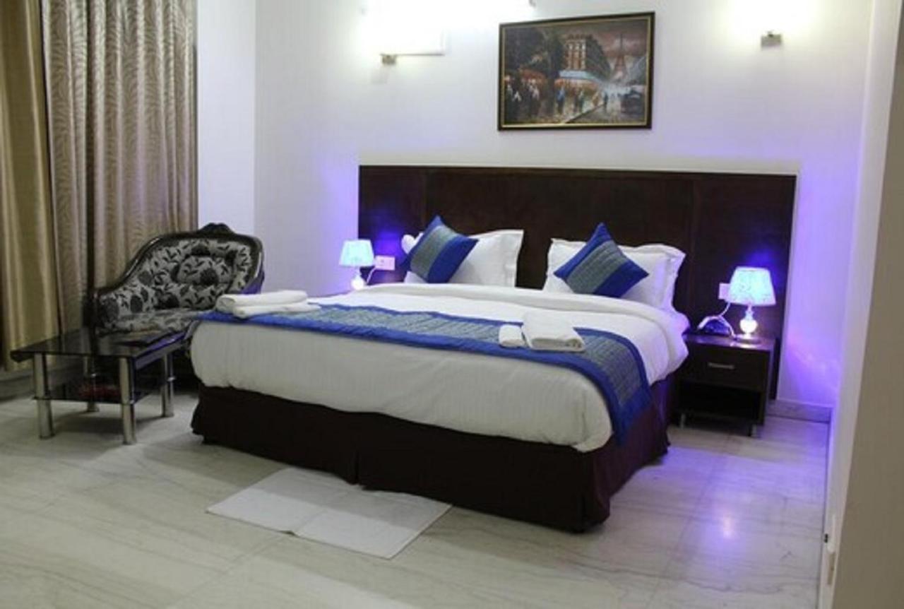 Hotel Lime Tree Sushant Lok Sector 29 Next To Iffco Chowk Metro 3*
