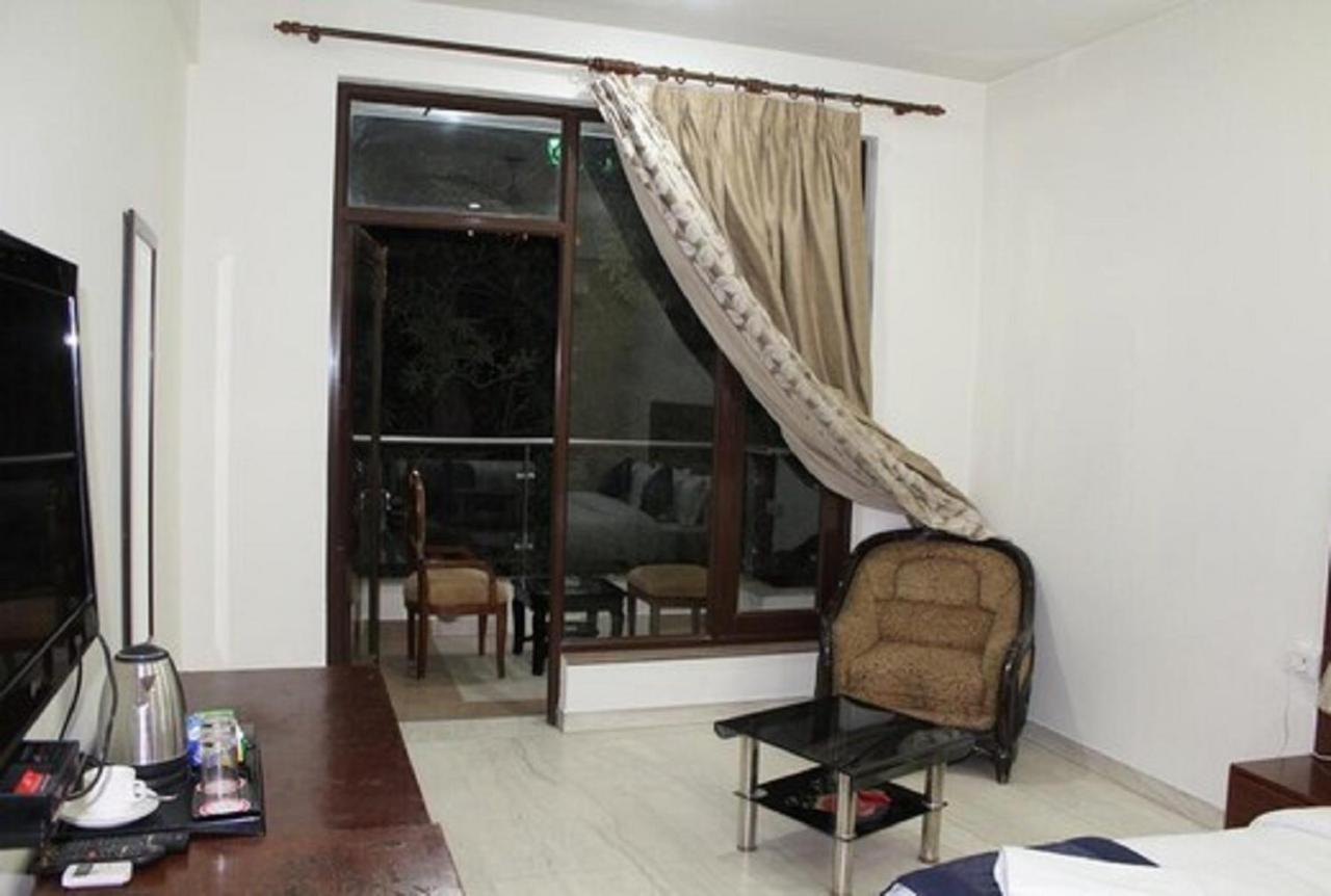 Lime Tree Sushant Lok Sector 29 Next To Iffco Chowk Metro Hotel Gurgaon