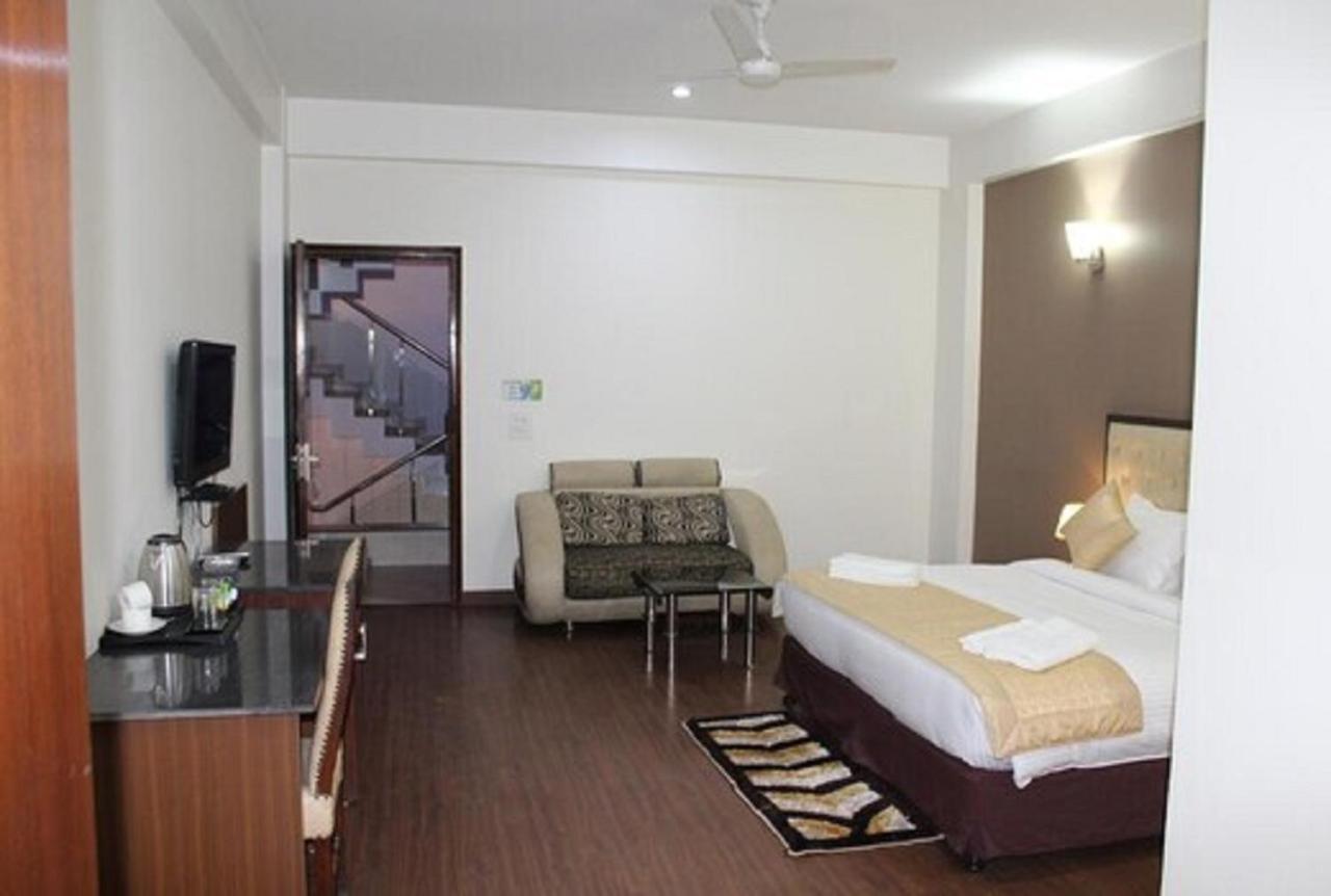 Lime Tree Sushant Lok Sector 29 Next To Iffco Chowk Metro 3* Gurgaon