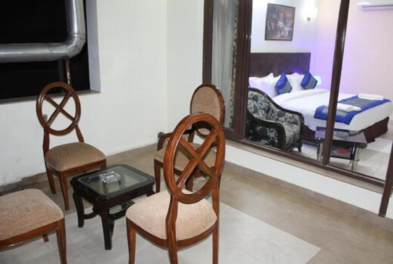 Lime Tree Sushant Lok Sector 29 Next To Iffco Chowk Metro 3*
